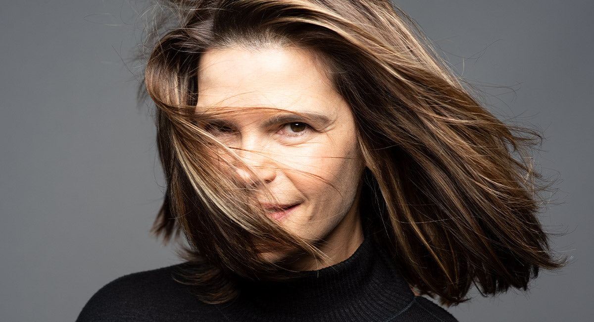 What Does Serum Do to Your Hair? Serum, or hair serum, is a liquid styling solution used to add shine, reduce frizz, and moisturize your hair. 